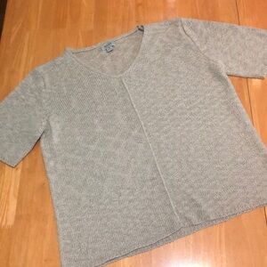 Loose-knit short sleeve sweater